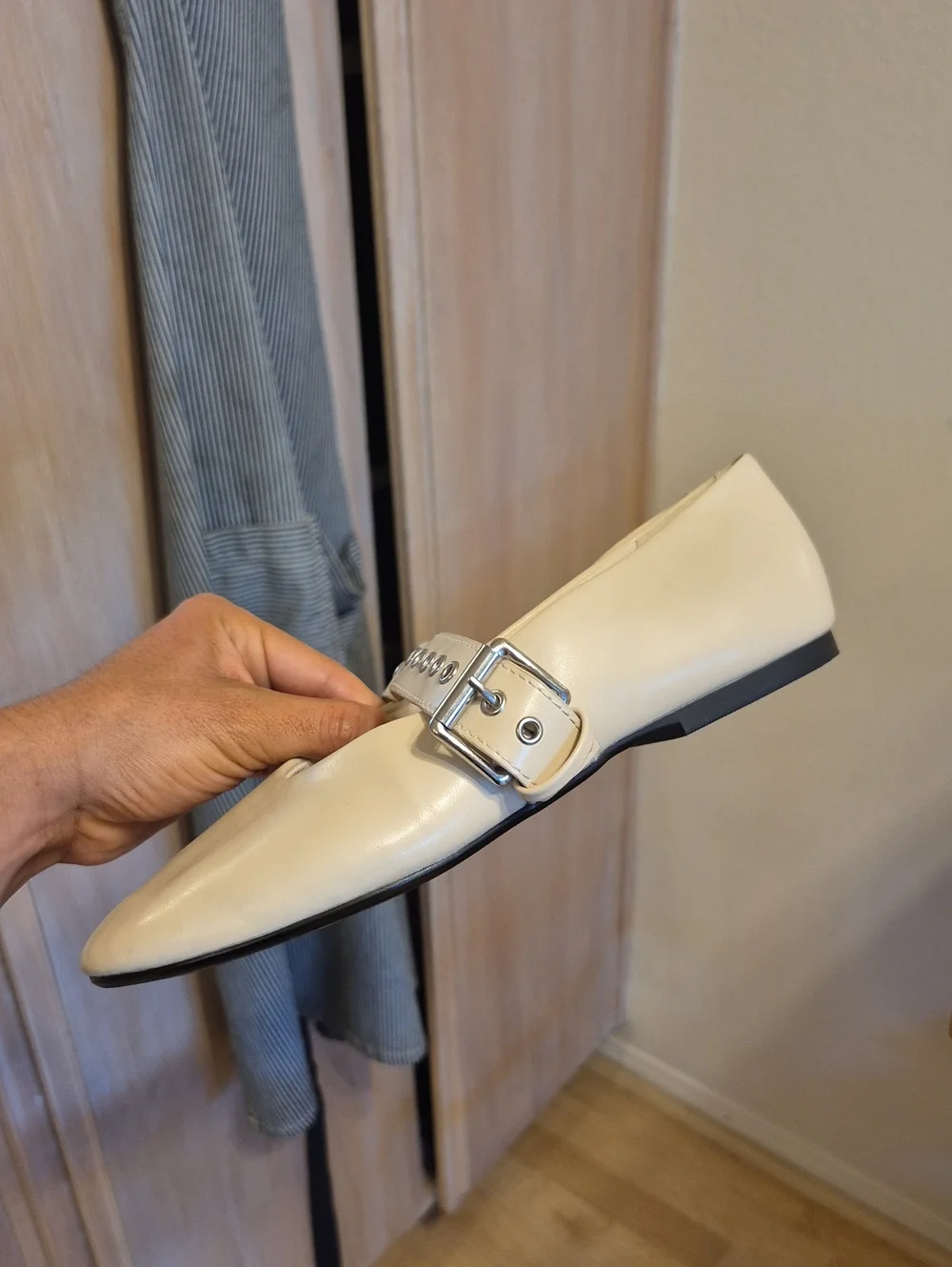 Zara Beige Round Tip Mary Jane Ballet Flats Metallic Silver Grommets